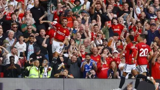 Manchester United vence Nottingham Forest por 3 a 2 de virada na Premier League.