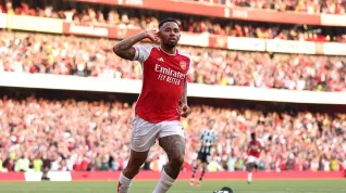 Arsenal vence de virada no fim e bate Manchester United por 3 a 1 com golaço de Gabriel Jesus. veja!