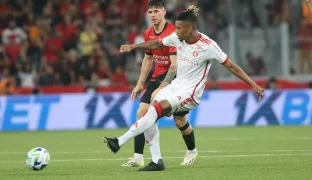 Dalbert estreia pelo Inter em derrota para o Athletico e volta a atuar depois de 494 dia. Entenda!