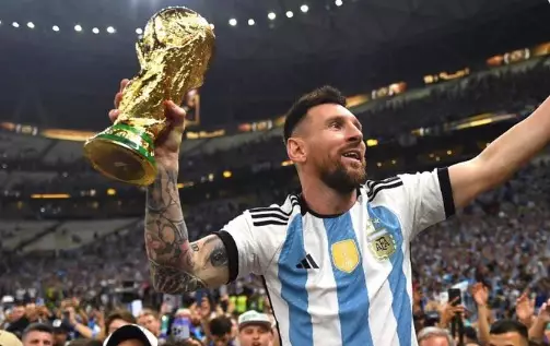 Messi chega a Buenos Aires para as eliminatórias sul-americanas. Entenda!
