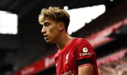 Kostas Tsimikas renova contrato com o Liverpool até 2027. Entenda!