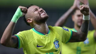 Neymar supera Pelé e se torna o maior artilheiro da seleção brasileira nas contas da Fifa. vea!