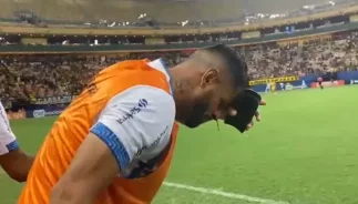 Zagueiro do Paysandu é agredido com soco no nariz; jogador acusa presidente do Amazonas. veja!