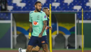 Seleção Brasileira Diniz treina time com nove remanescentes da Copa. veja!