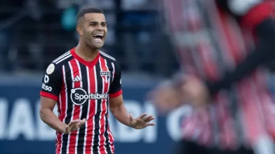 São Paulo anuncia a renovação de contrato do meio-campista Alisson. veja!