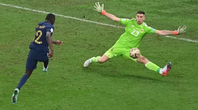 Dibu Martínez, recebeu o prêmio de melhor goleiro de 2023. veja!