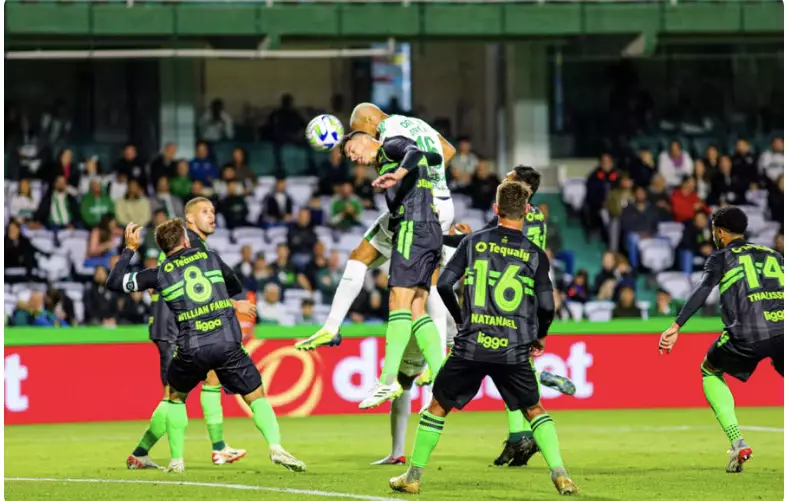 Cuiabá vence o Coritiba por 3×0 e segue firme no Brasileirão. Entenda!