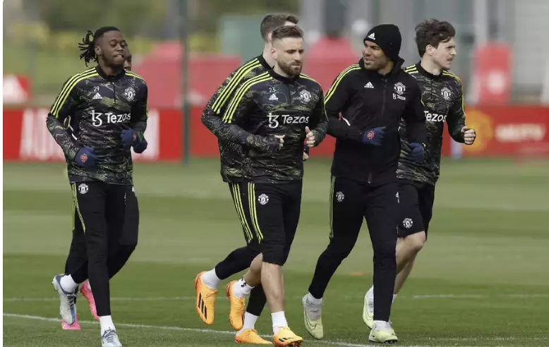Lesões no Manchester United: Luke Shaw e Aaron Wan-Bissaka afastados, Casemiro também se recupera. Entenda!