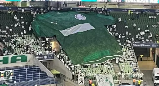 Protesto de torcedores do Palmeiras contra presidente Leila Pereira agita o Allianz Parque. Entenda!