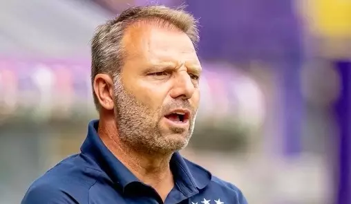 Ajax rompe vínculo com técnico Steijn em meio à crise. Entenda!