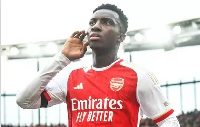 Arsenal goleia Sheffield United com brilhante atuação de Nketiah na Premier League. Entenda!