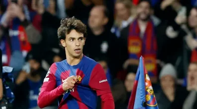 Barcelona vence o Porto por 2 a 1 de virada e garante vaga nas oitavas da Liga dos Campeões.