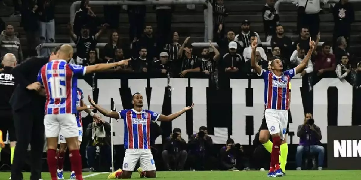 Goleada do Bahia sobre o Corinthians provoca empate triplo contra o rebaixamento no Brasileirão. Entenda!