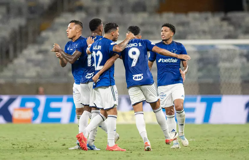 Cruzeiro e Vasco empatam em 2 a 2 em jogo crucial na luta contra o rebaixamento. Entenda!