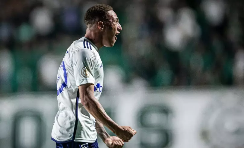 Cruzeiro conquista vitória crucial e deixa zona de rebaixamento ao vencer o Goiás por 1 a 0. Entenda!