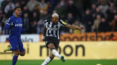 Newcastle goleia o Chelsea por 4 a 1 e reencontra as vitórias na Premier League. veja!