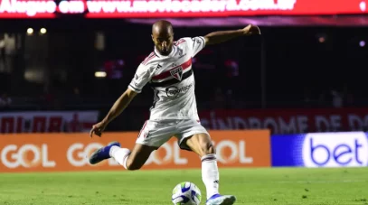 Lucas lamenta empate e explica negociação para renovar com o São Paulo: “Conversando”.