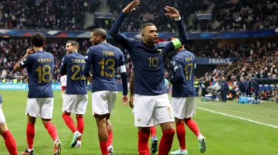 Mbappé supera Messi e Cristiano Ronaldo com 300 gols aos 24 anos. Entenda!