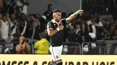 Vasco vence o rebaixado América-MG por 2 a 1 e abre três pontos do Z-4. veja!