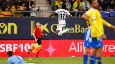 Real Madrid vence Cádiz por 3 a 0 com show de Rodrygo e dorme líder do Campeonato Espanhol. veja!
