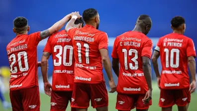 Inter vence Cruzeiro por 2 a 1 no Mineirão em jogo da 32ª rodada do Brasileirão.