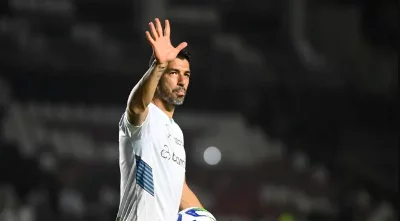 Grêmio vence Botafogo por 4 a 3 de virada e empata na liderança. do Brasileirão. veja!