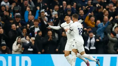 Aston Villa vence Tottenham por 2 a 1 de virada em Londres pela 14ª rodada da Premier League.