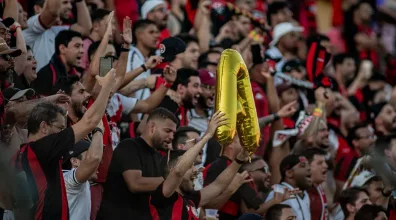 Vitória marca nos acréscimos, ganha e sobe para a Série A do Brasileiro. veja!