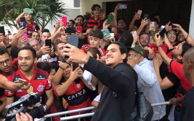 Sentindo-se em casa? Flamengo é recebido com festa e deve ter maioria nas arquibancadas em duelo contra o América em Minas. Leia!