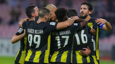 Al-Ittihad vence Sepahan por 2 a 1 no sufoco e avança como líder na Champions League da Ásia. veja!