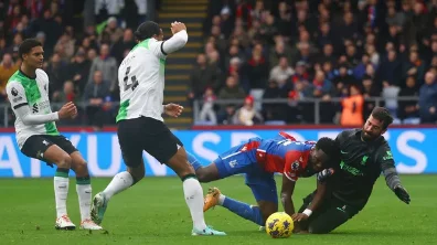 Liverpool vence Crystal Palace por 2 a 1 de virada na  Premier League.