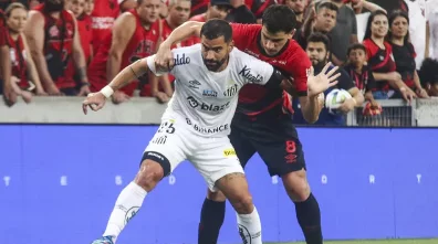 Athletico-PR vence o Santos por 3 a 0 e deixa o peixe à beira do Z-4. veja!