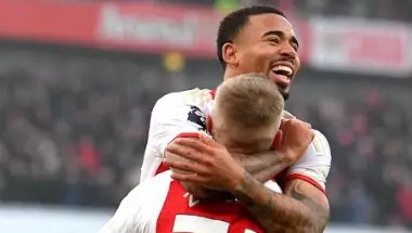 Vitória crucial do Arsenal sobre o Wolverhampton reforça liderança na Premier League. Entenda!
