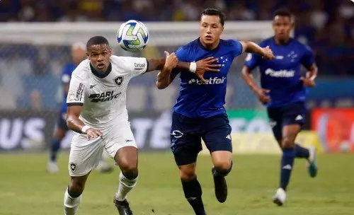 Botafogo e Cruzeiro: jogo crucial entre expectativas e pressões na 37ª rodada do Brasileirão. Entenda!