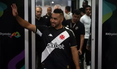 Dimitri Payet revela amor pelo Vasco e reflete sobre sua jornada no futebol brasileiro. Entenda!