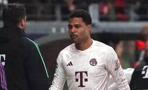 Nova lesão compromete temporada de Serge Gnabry, do Bayern de Munique. Entenda!