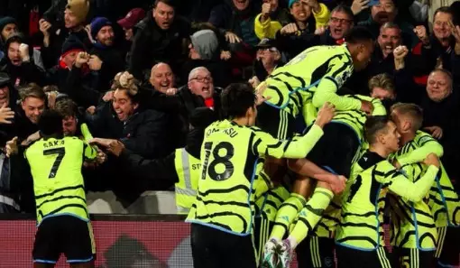 Empate intenso entre Liverpool e Arsenal na batalha pela liderança da Premier League. Entenda!