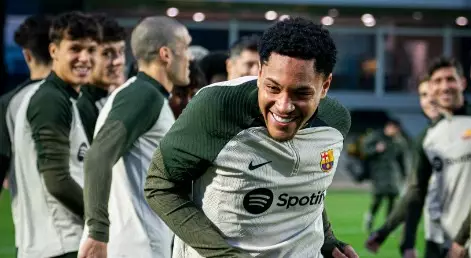 Vitor Roque, novo talento do Barcelona treina para estreia na LaLiga. Entenda!