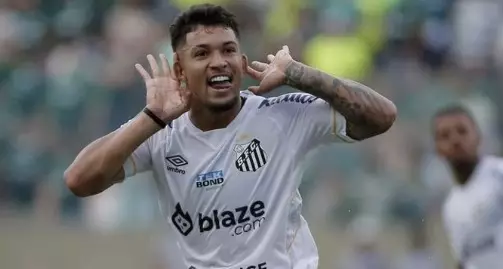 Benfica apresenta oferta por Marcos Leonardo, e presidente do Santos planeja negociação estratégica. Entenda!