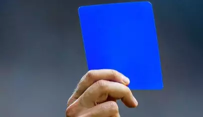 FIFA nega implementação do cartão azul no futebol profissional após rumores. Entenda!