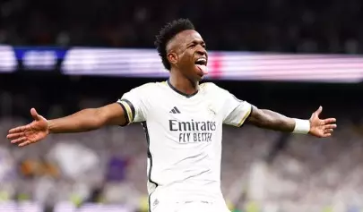 Vinicius Jr. brilha e Ancelotti o elogia como “o melhor do mundo” no Real Madrid. Entenda!