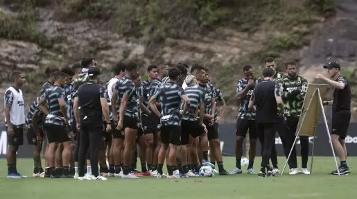 Botafogo encara desafio na Copa Libertadores contra o Aurora após derrota no Campeonato Carioca. Entenda!