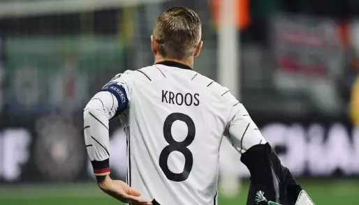 Toni Kroos surpreende ao anunciar retorno à seleção Alemã. Entenda!