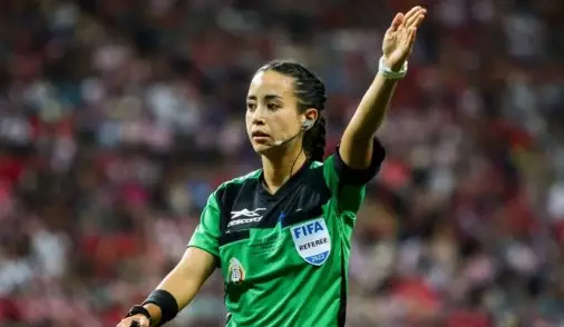 Katia Itzel García Mendoza quebra tabu e retorna á arbitragem na primeira divisão mexicana após quase duas décadas. Entenda!