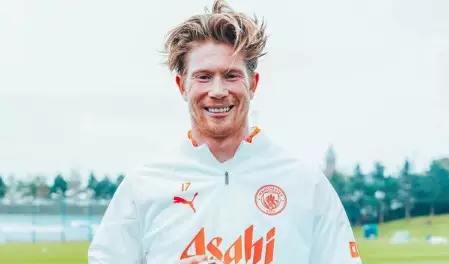 Desfalques de De Bruyne e Ederson afetam o Manchester City antes de confrontos decisivos. Entenda!