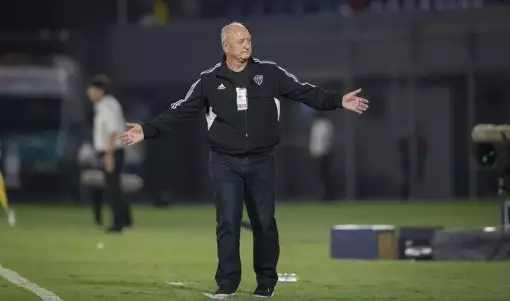 Técnico do Atlético-MG refuta rumores de demissão em meio à pressão da torcida. Entenda!