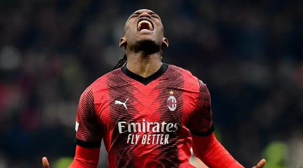 Juventus e Milan lutam pelo segundo lugar e pelo futuro de seus treinadores na Serie A. Entenda!
