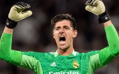 Courtois retorna como titular do Real Madrid contra o Cádiz após nove meses de ausência. Entenda!