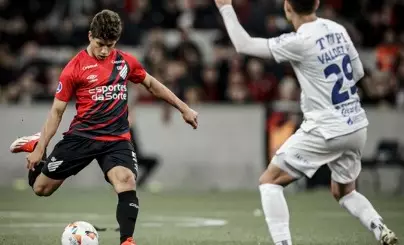 João Cruz firma compromisso com Athletico-PR até 2028. Entenda!