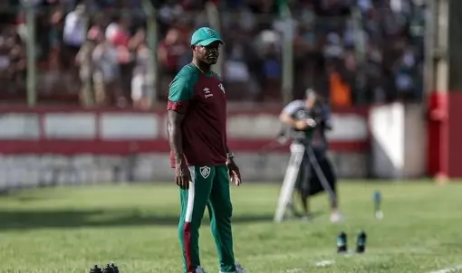 Fluminense e Vitória se enfrentam no Maracanã em confronto decisivo no Brasileirão. Entenda!